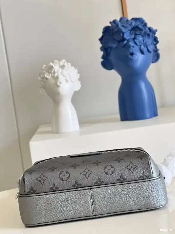 Cheap VUITTON MESSENGER LOUIS OUTDOOR 0507